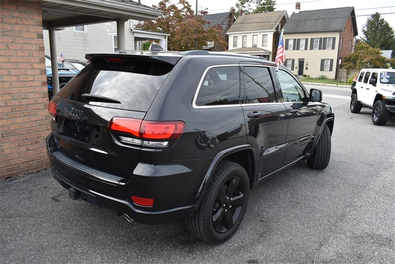 2015 Jeep Grand Cherokee Laredo photo 2