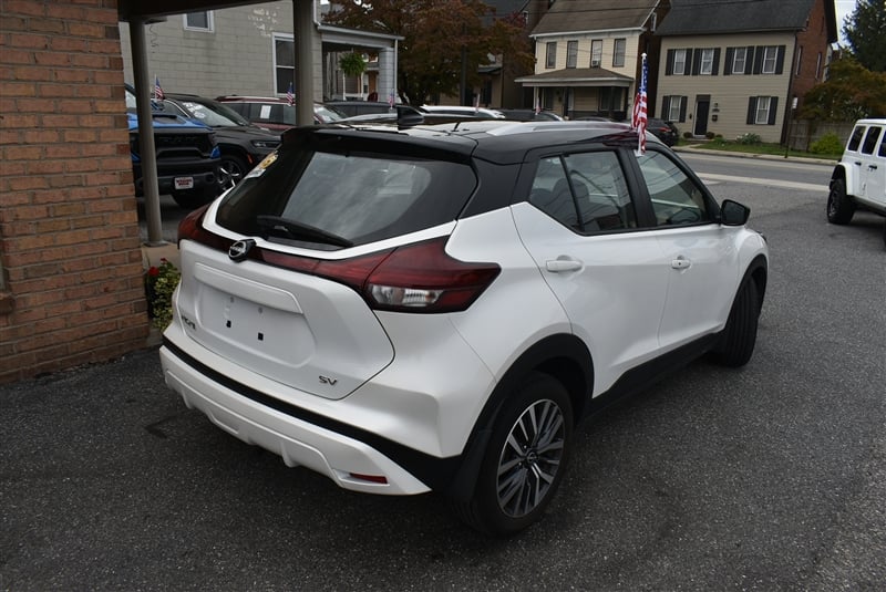 2024 Nissan Kicks SV photo 2